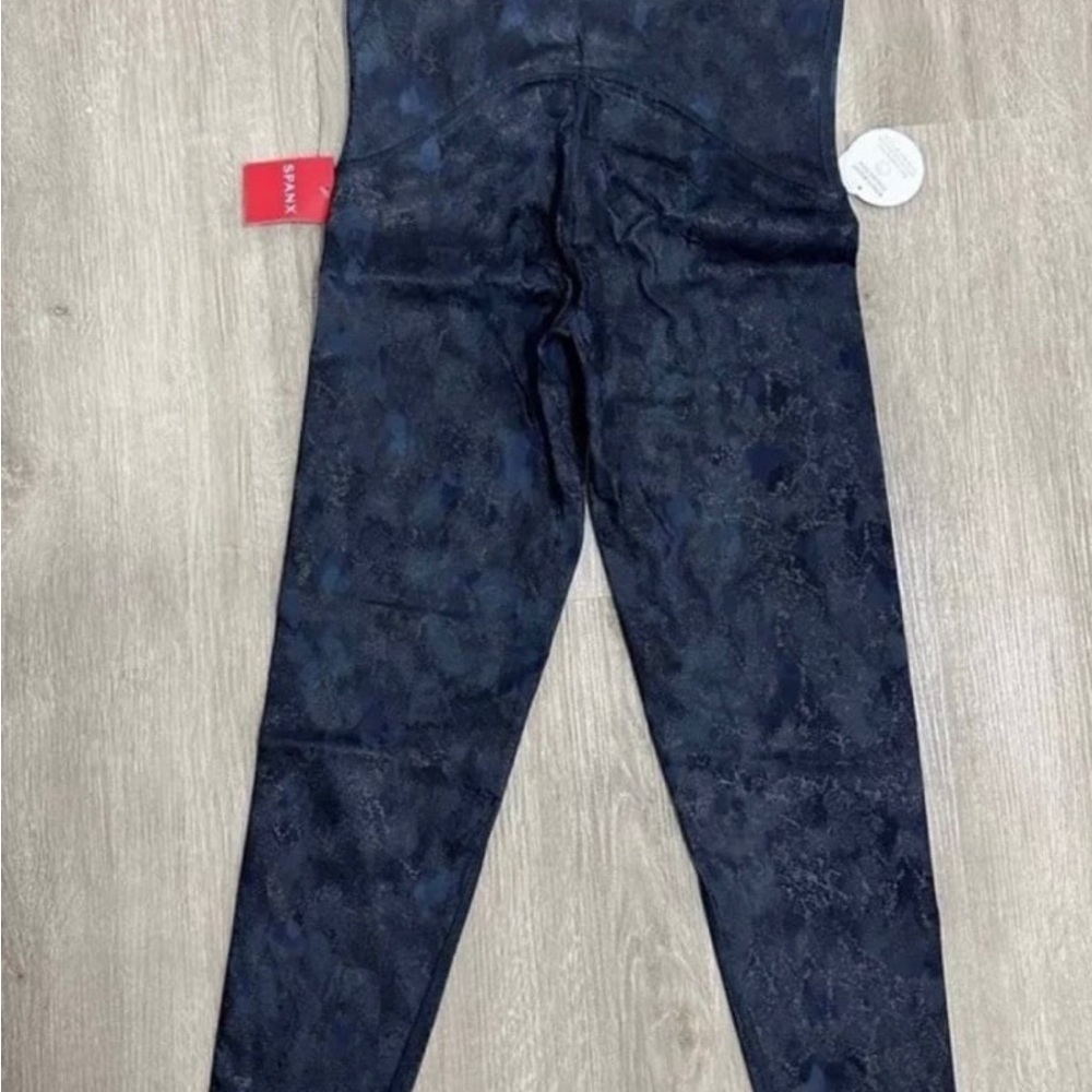 SPANX Booty Boost Active, 7/8 length, Navy, Reptile print leggings